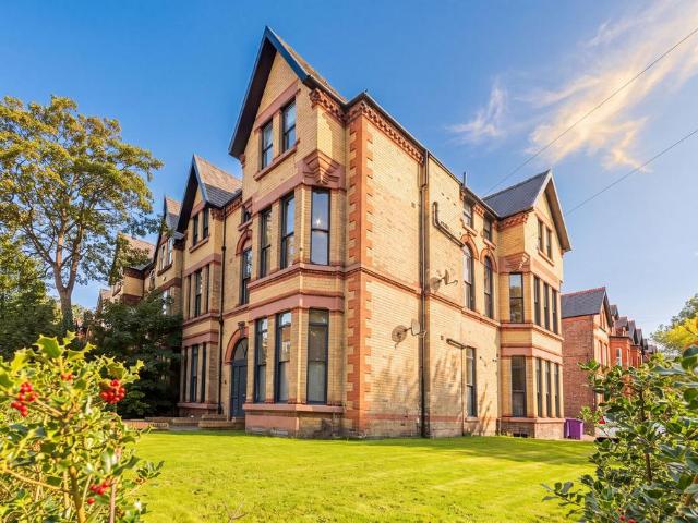 Flat for sale in Dingle, Liverpool