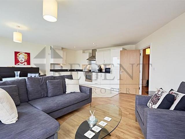 Flat for sale in London Borough of Ealing, Greater London