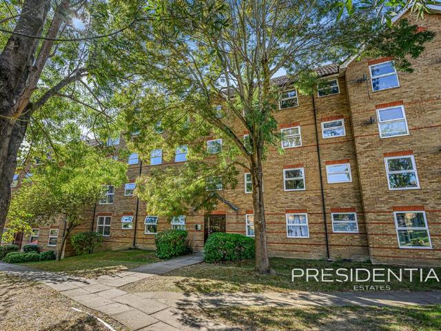 Flat for sale in Loughton, Epping Forest
