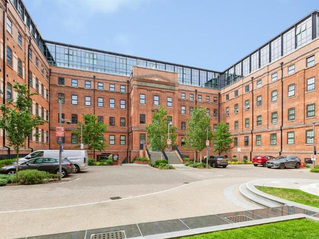 Flat for sale in Slough