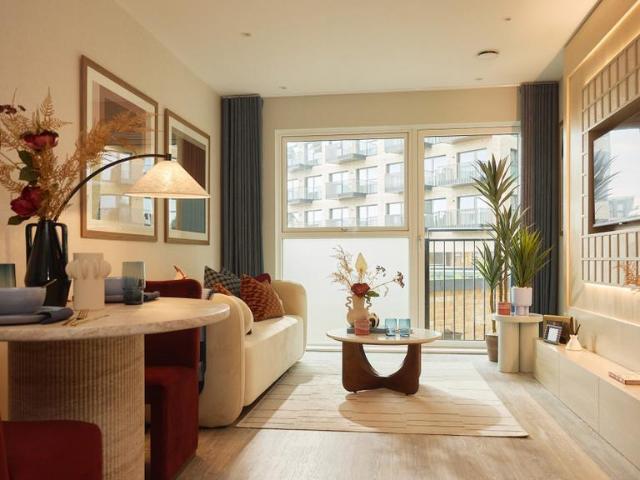 Flat for sale in London Borough of Hounslow, Strand