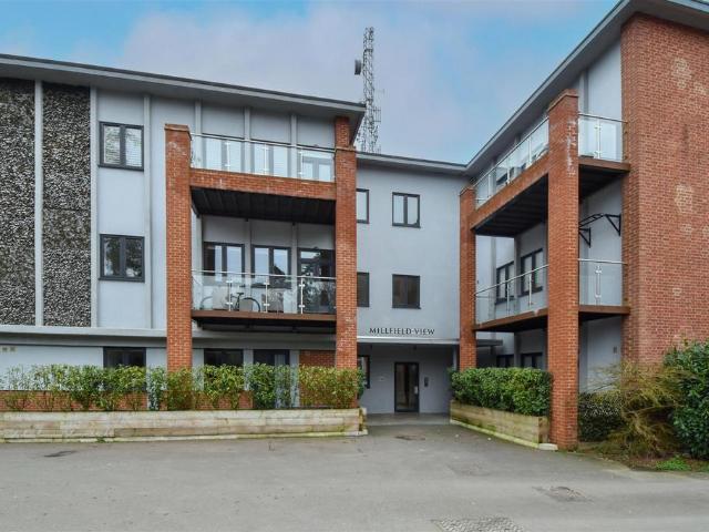 Flat for sale in Pilgrims' Hatch, Navestock Side