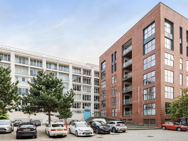 Flat for sale in Feckenham, City Of Bristol