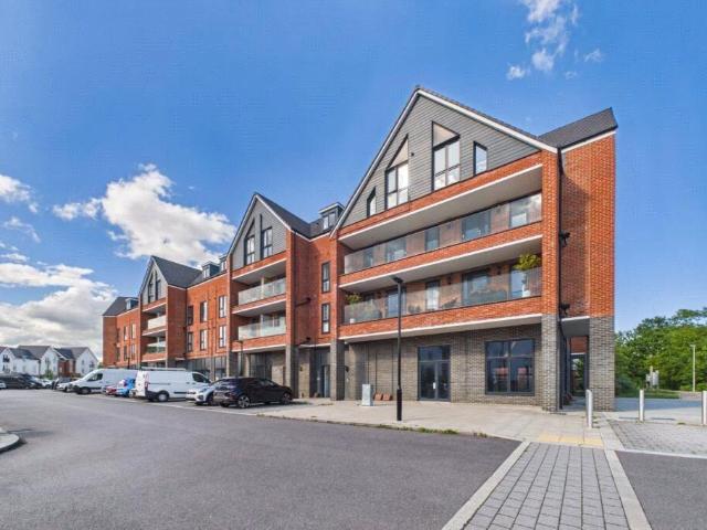 Flat for sale in Montague Park, Wokingham
