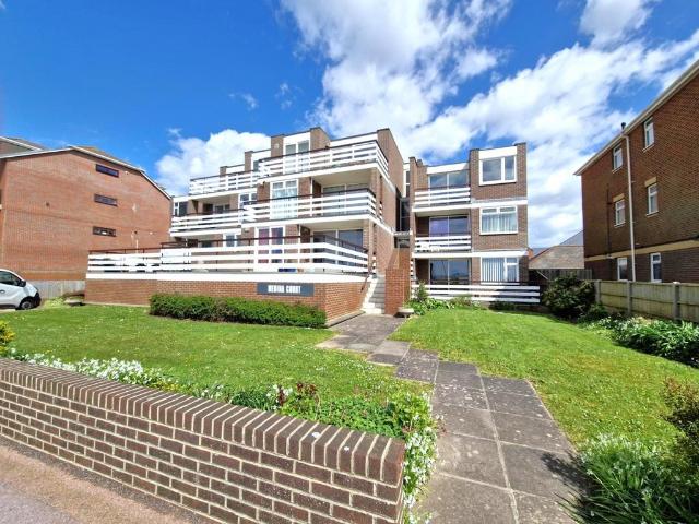 Flat for sale in Lee-on-the-solent, Lee-on-the-Solent