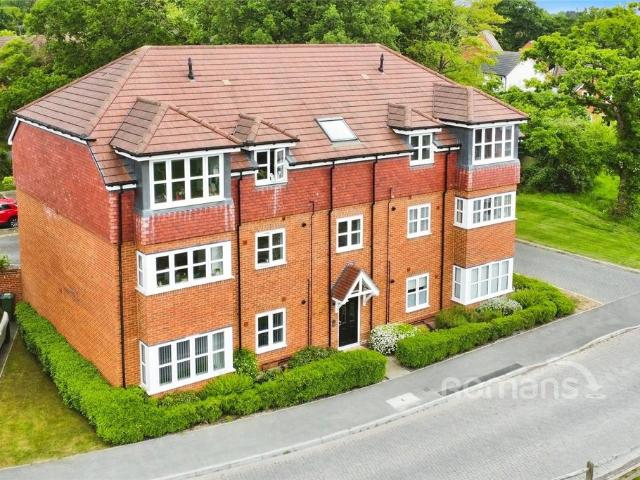 Flat for sale in Little Sandhurst