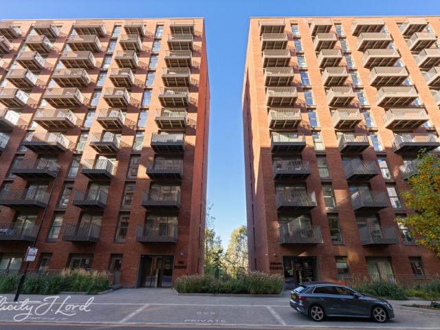 Flat for sale in Silvertown, Greater London