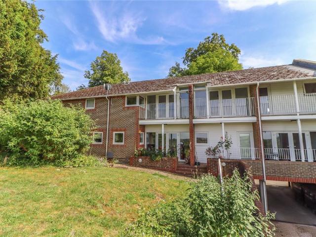 Flat for sale in Barton Stacey, Hampshire