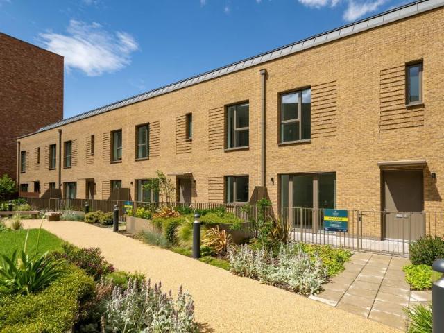 Flat for sale in London Borough of Hounslow, Heston