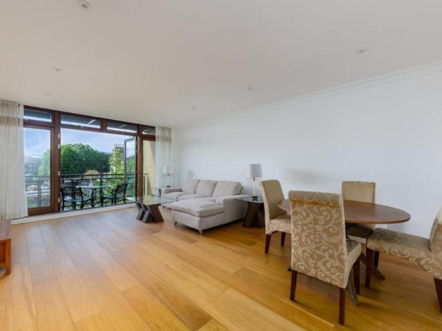 Flat for sale in Tower Liberty, Wapping