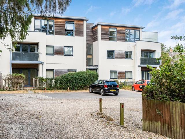 Flat for sale in Deer Park, Black Bourton