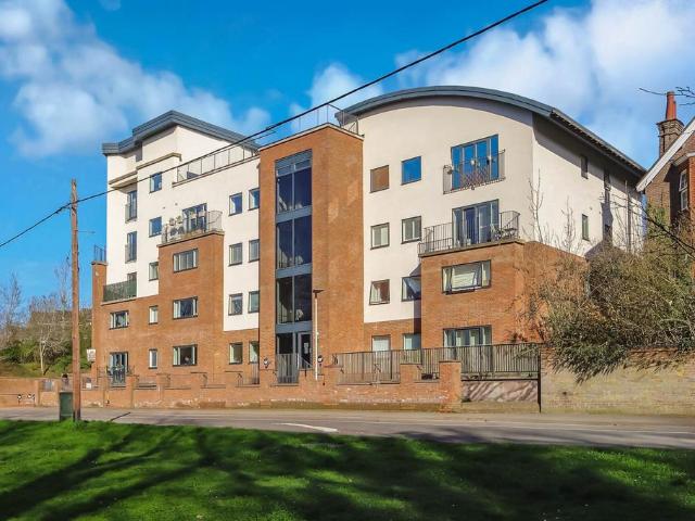 Flat for sale in Wigginton, Pouchen End