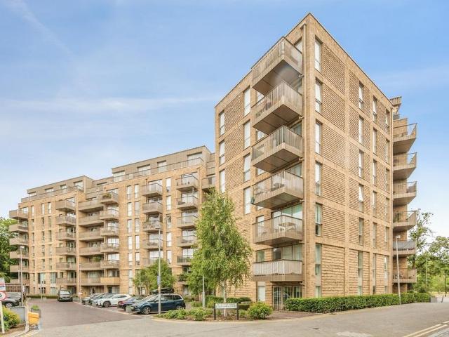 Flat for sale in London Borough of Lewisham, Ladywell