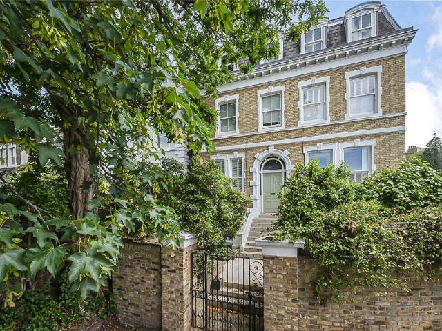 Flat for sale in North Sheen, Greater London