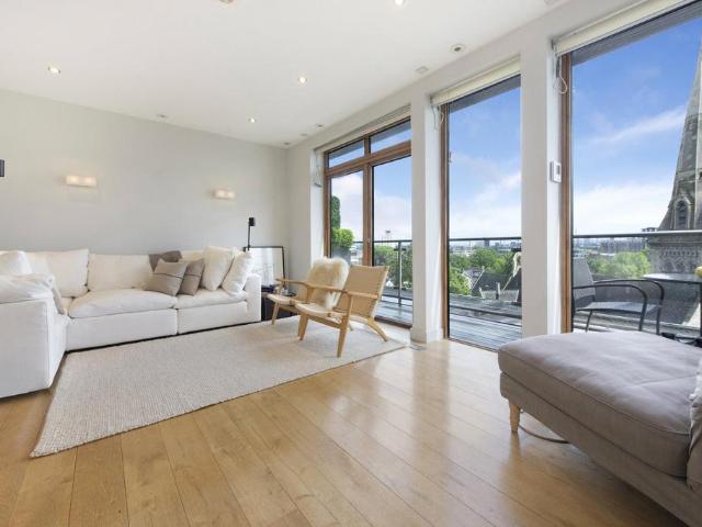Flat for sale in Chalk Farm, Primrose Hill