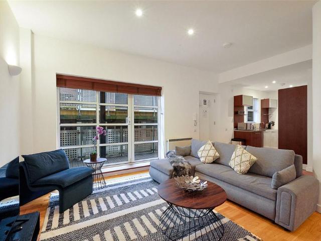 Flat for sale in Kentish Town, Greater London