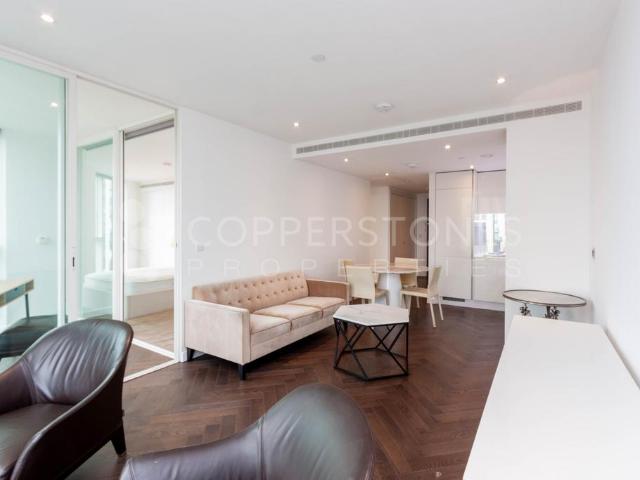 Flat for sale in Vauxhall, Greater London