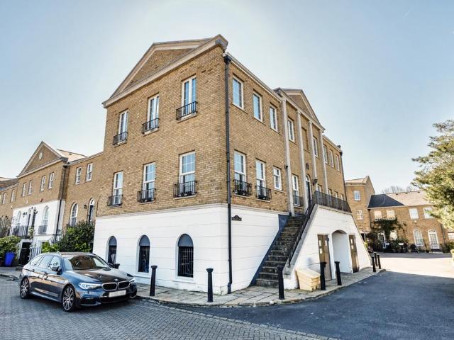 Flat for sale in Rotherhithe, Isle Of Man