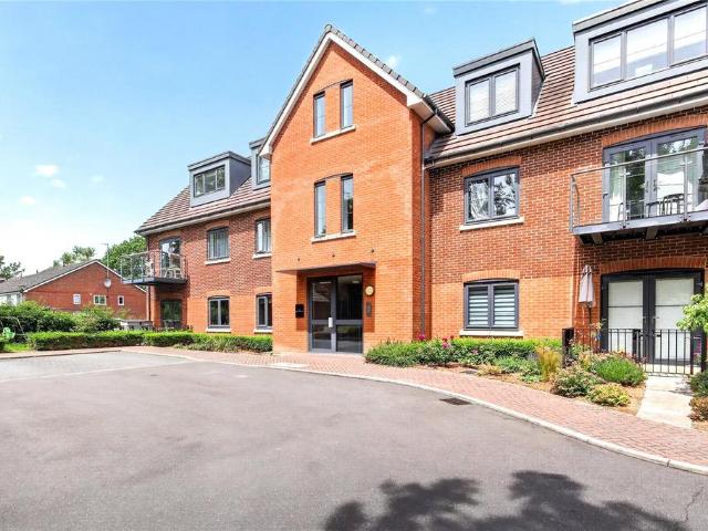 Flat for sale in Easthampstead, Bracknell