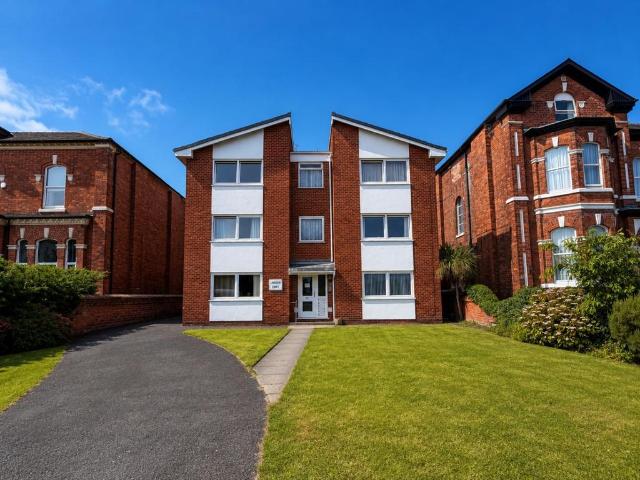 Flat for sale in Meols Cop, Southport