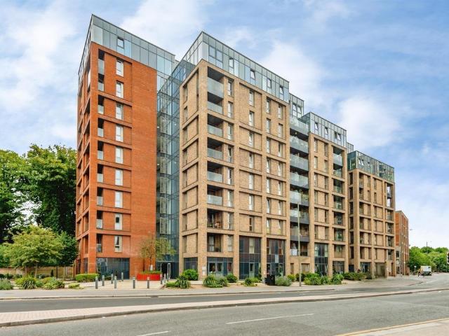 Flat for sale in Red Hill, Surrey