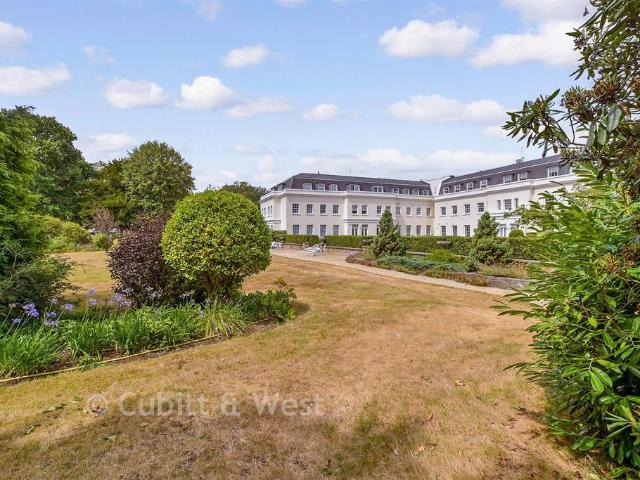 Flat for sale in Arundel, Clapham