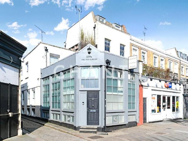 Flat for sale in London Borough of Islington, Greater London