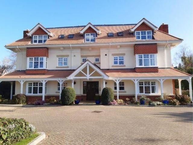 Flat for sale in Withycombe, Budlake