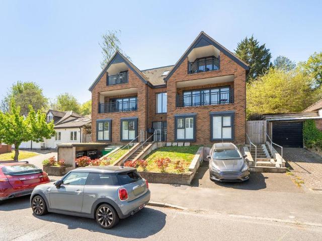 Flat for sale in London Borough of Croydon, Purley