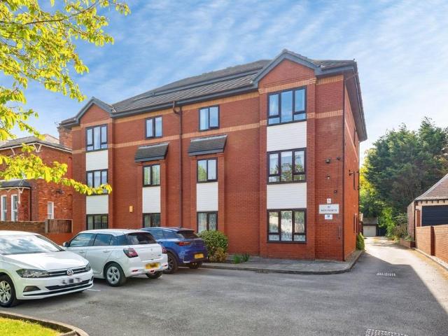 Flat for sale in Southport, Sefton