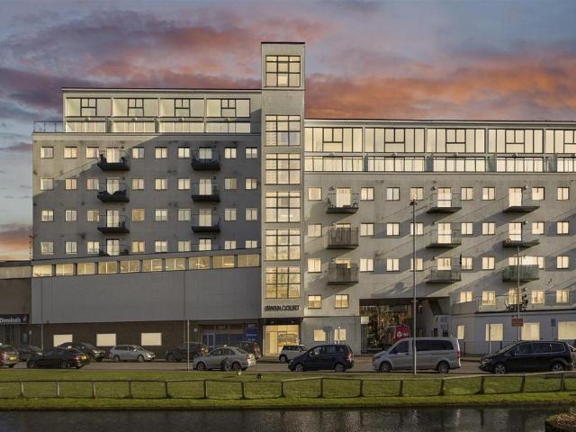 Flat for sale in The Image, Pouchen End