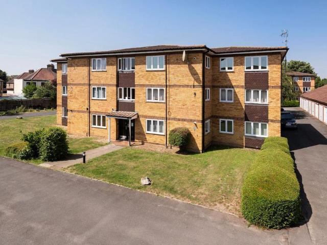 Flat for sale in Crook Log, Welling