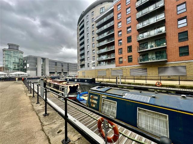 Flat for sale in Steander, Leeds