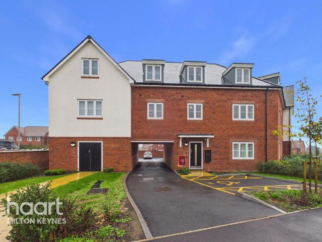Flat for sale in Steeple Claydon, Buckinghamshire