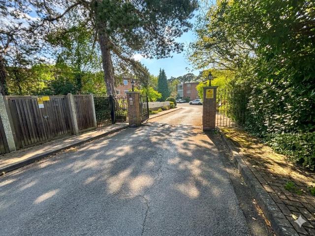 Flat for sale in Sunninghill and Ascot, Ascot
