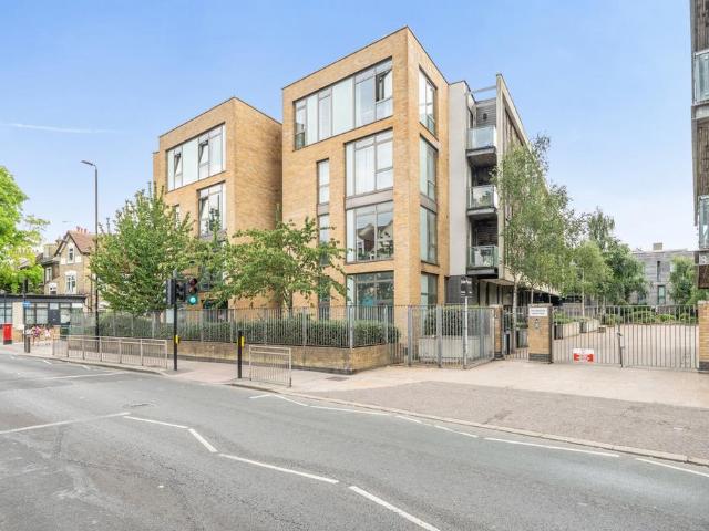 Flat for sale in East Greenwich, Greater London