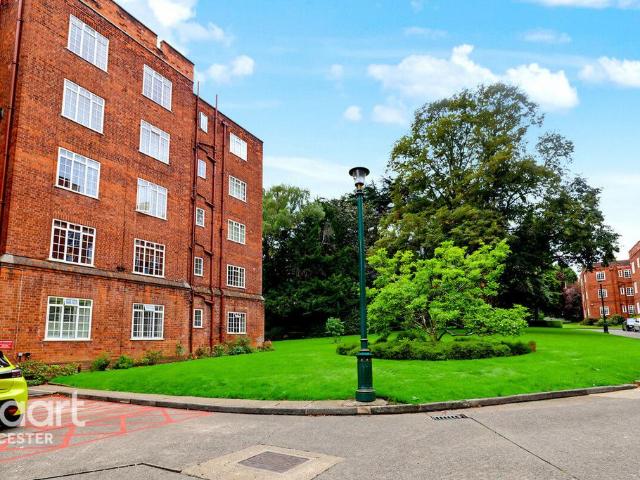 Flat for sale in Stoneygate, Leicester
