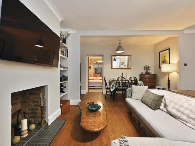 Flat for sale in Bohemia, Guestling Green