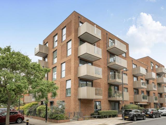 Flat for sale in Camberwell, Greater London