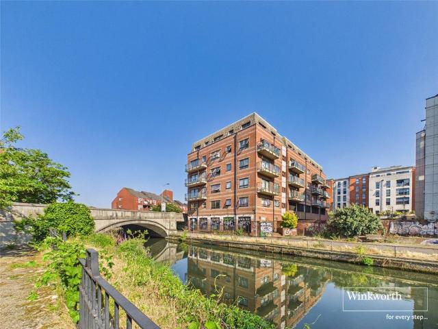 Flat for sale in Newtown, Reading