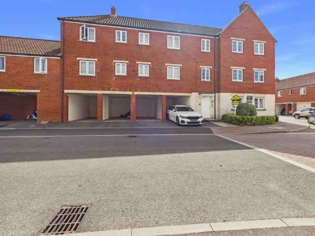 Flat for sale in Highbridge, Somerset