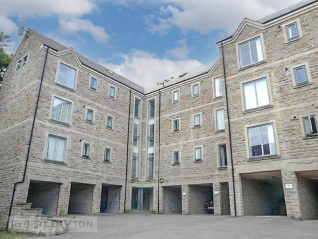 Flat for sale in Halifax, West Yorkshire
