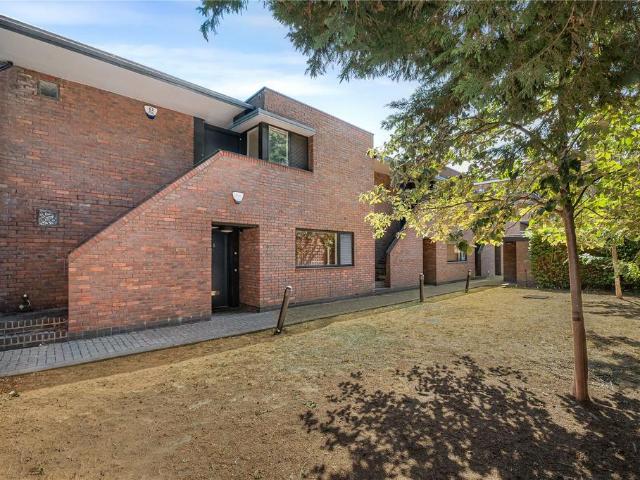 Flat for sale in Strawberry Hill, Greater London