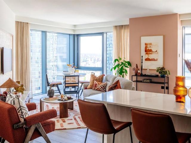 Flat for sale in Canary Wharf, Greater London