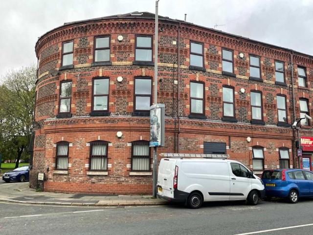 Flat for sale in Calderstones