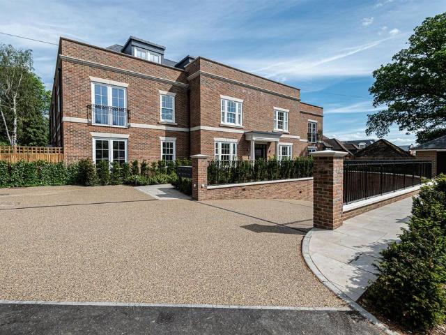 Flat for sale in Radlett, Hertfordshire
