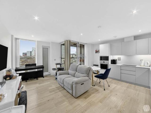 Flat for sale in Stratford Marsh, Greater London