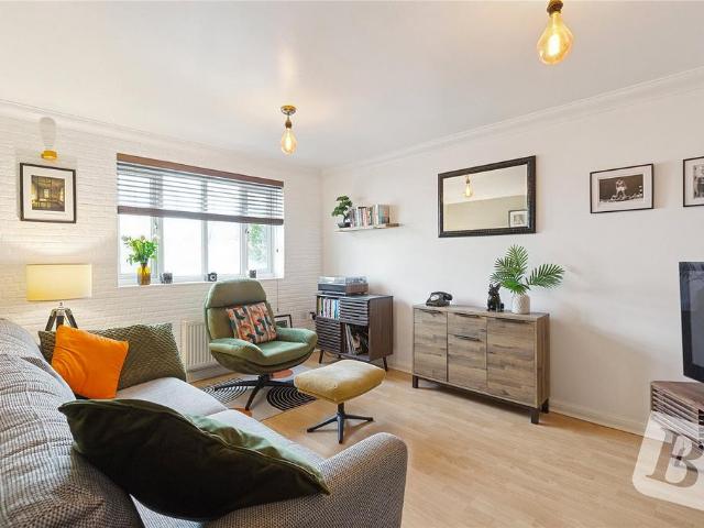 Flat for sale in Rush Green, Greater London