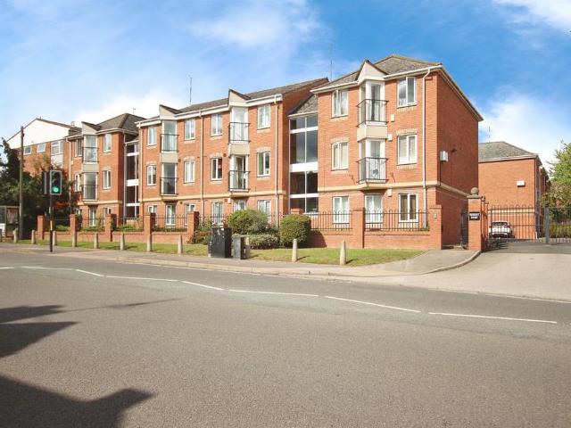 Flat for sale in Emscote, Green Close