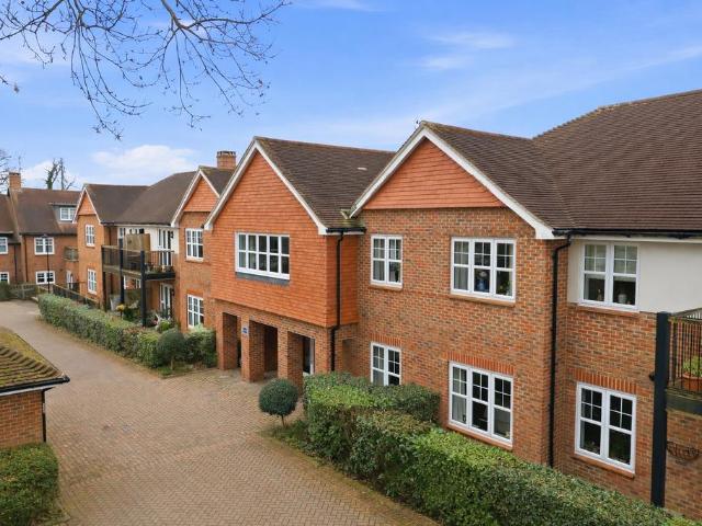 Flat for sale in St Albans, Five Acres